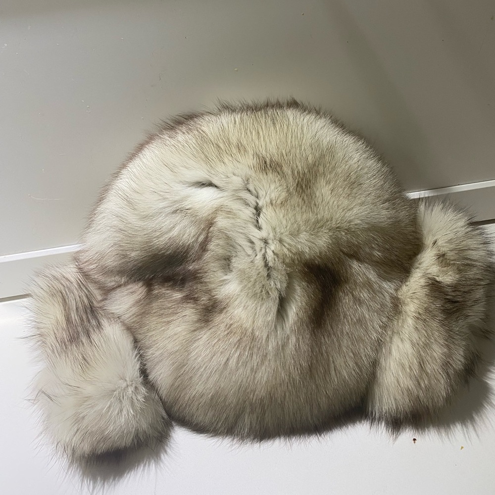 FUR HAT WITH CUFFS